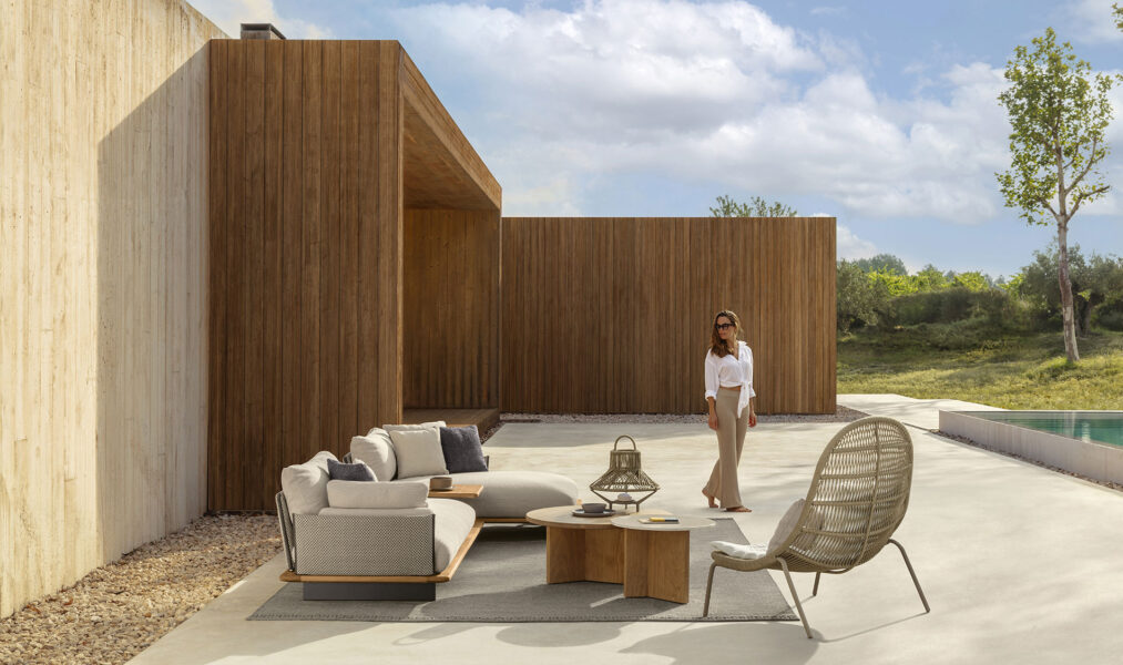 Venice Talenti opstelling buiten met dame en zwembad